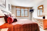 King bedroom - Highlands Lodge 3 Bedroom